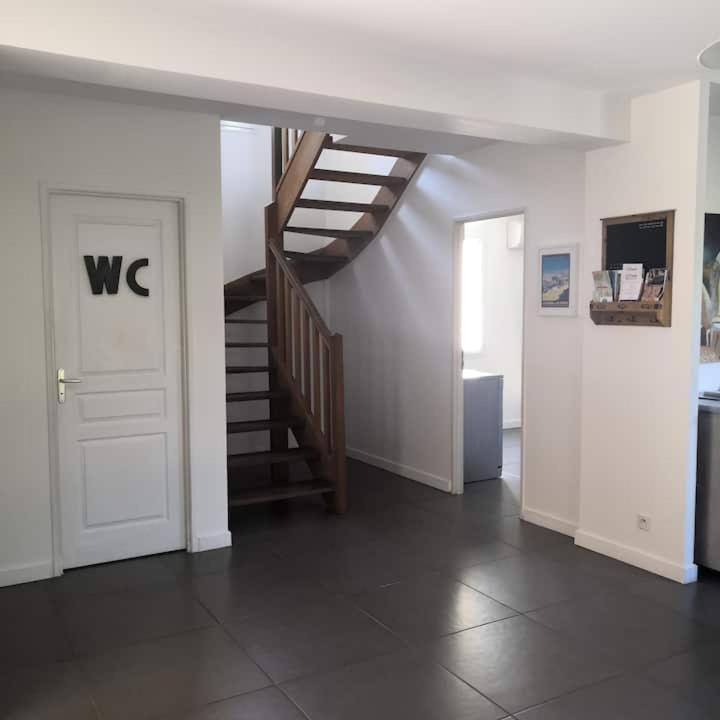 Villa Spacieuse Avec Terrasse Et Vue Mont Ventoux Entrechaux Luaran gambar